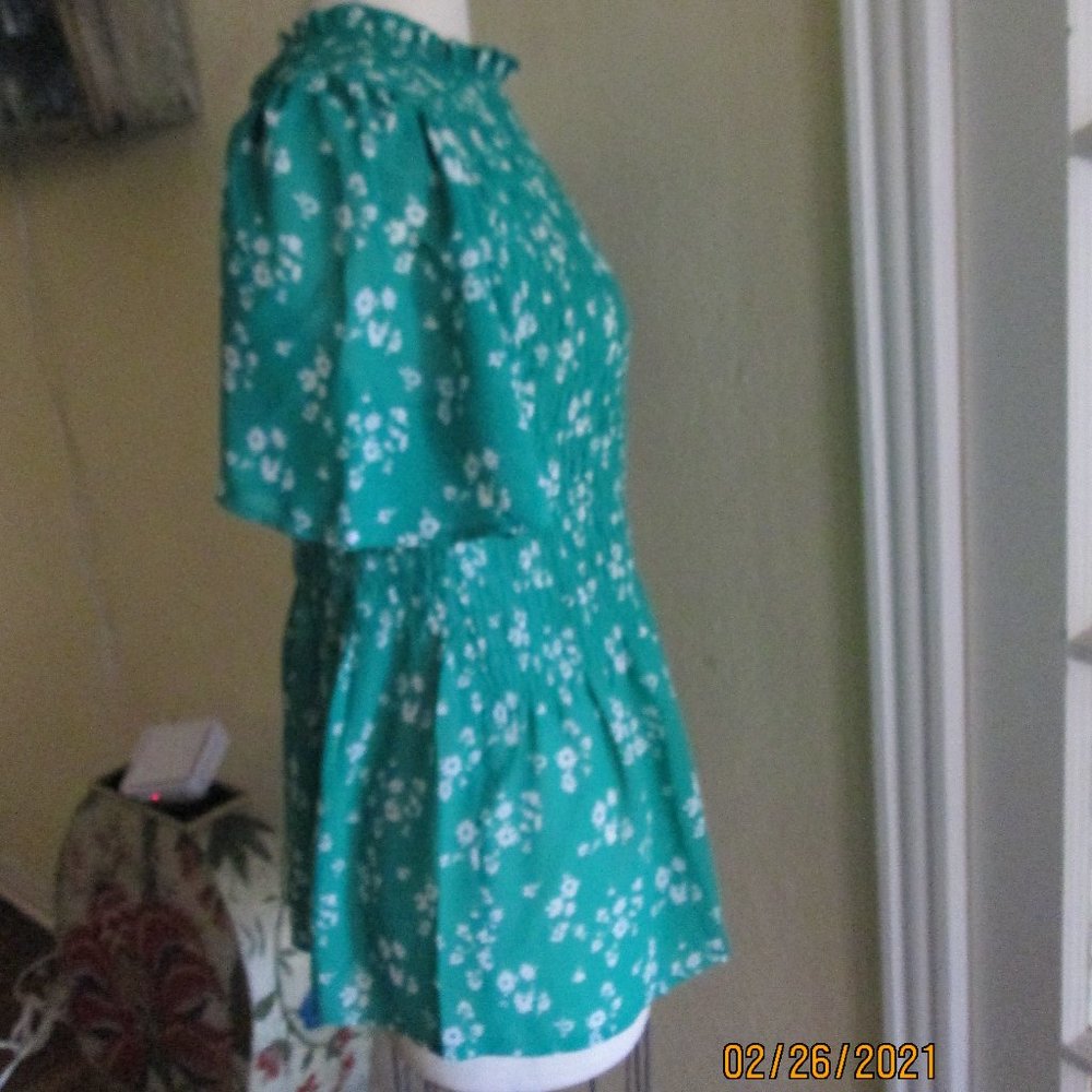 NWT Adorable Green Pleated Flattering Top M L - Picture 13 of 13